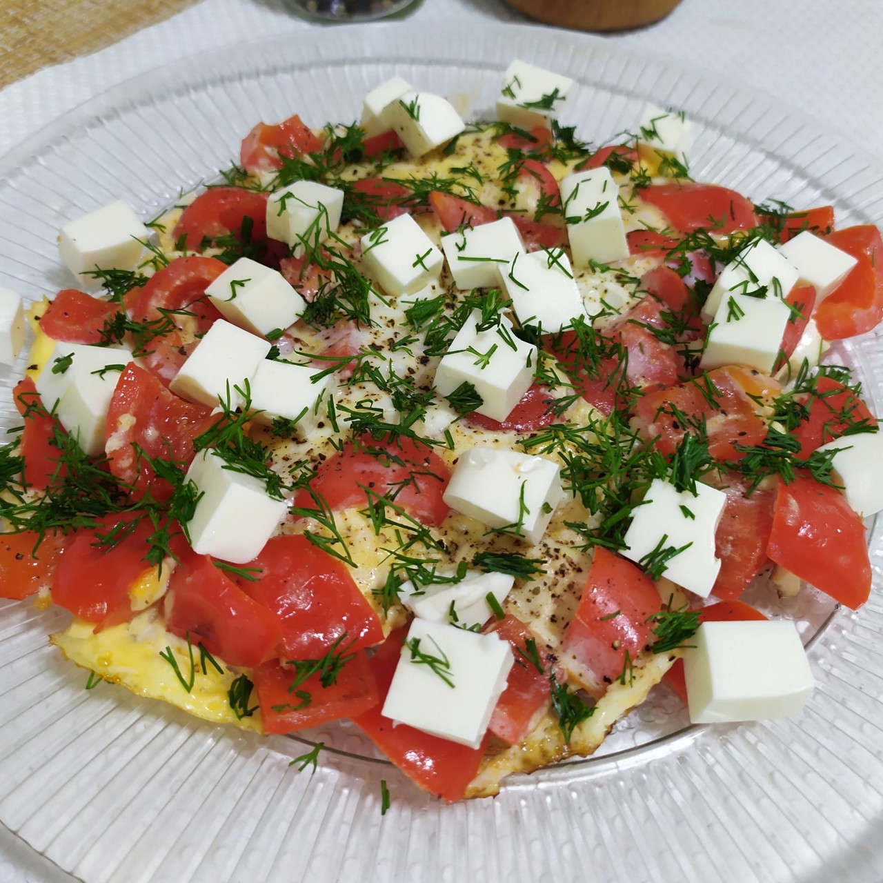 Яичница с сыром фета