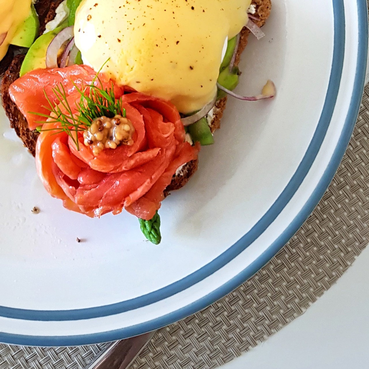 Яйца Бенедикт с семгой