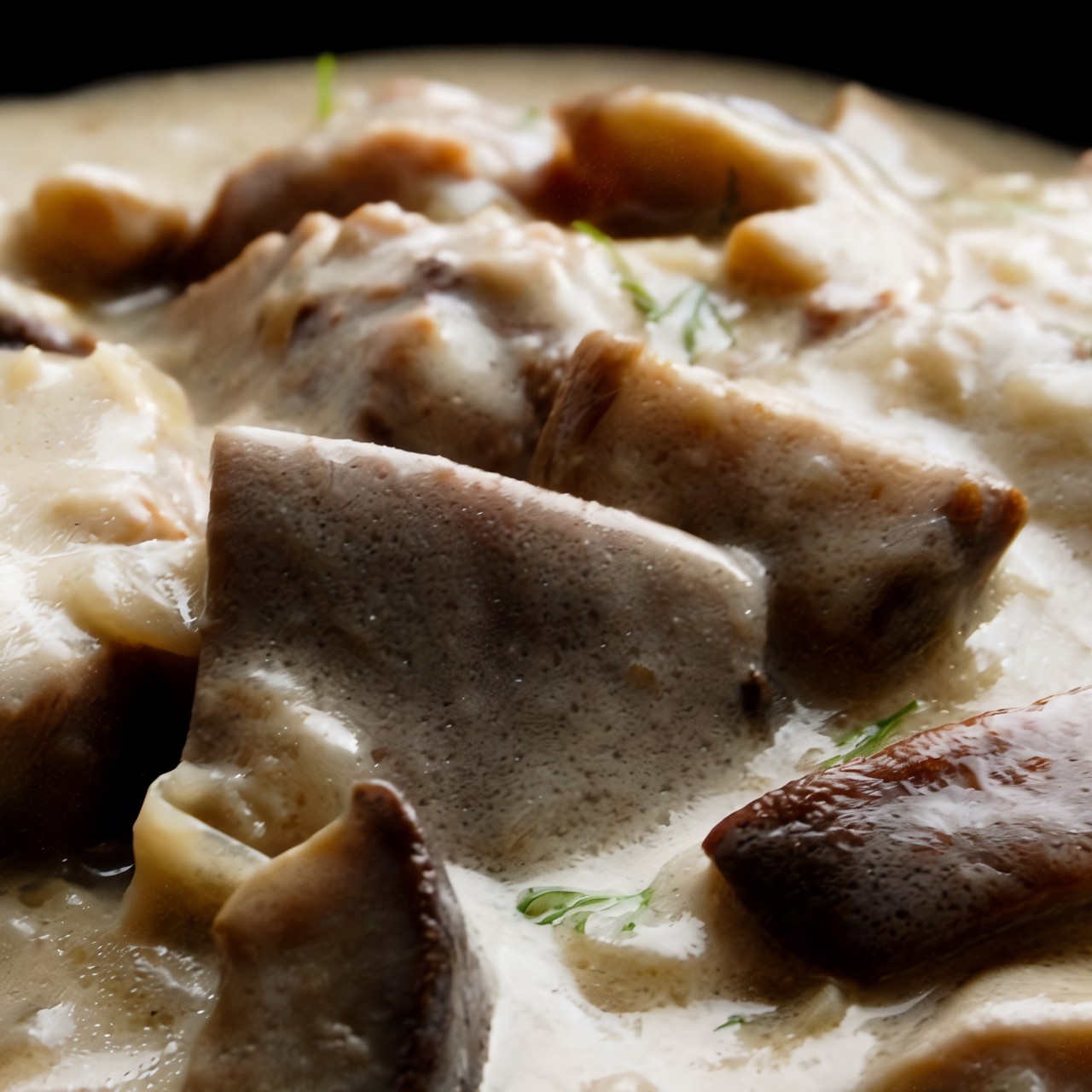 Язык в сметане в микроволновой печи