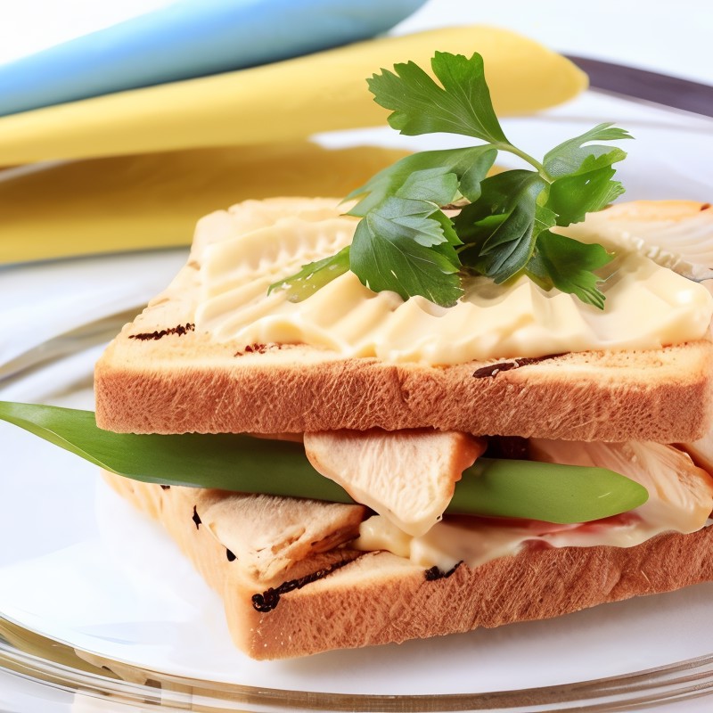 Закуска из копченой индейки с сырным соусом и гренками