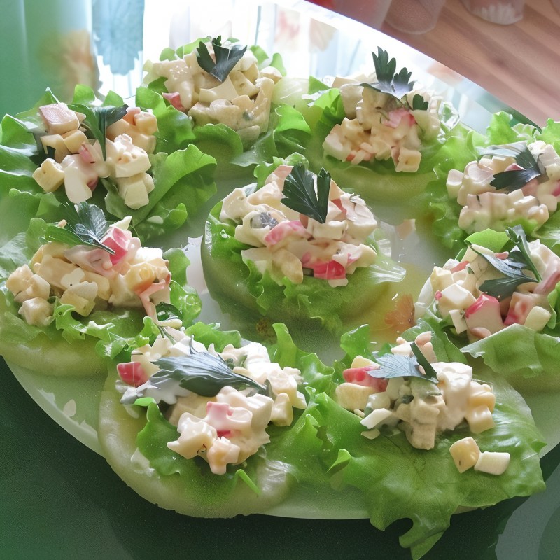 Закуска на кольцах ананаса