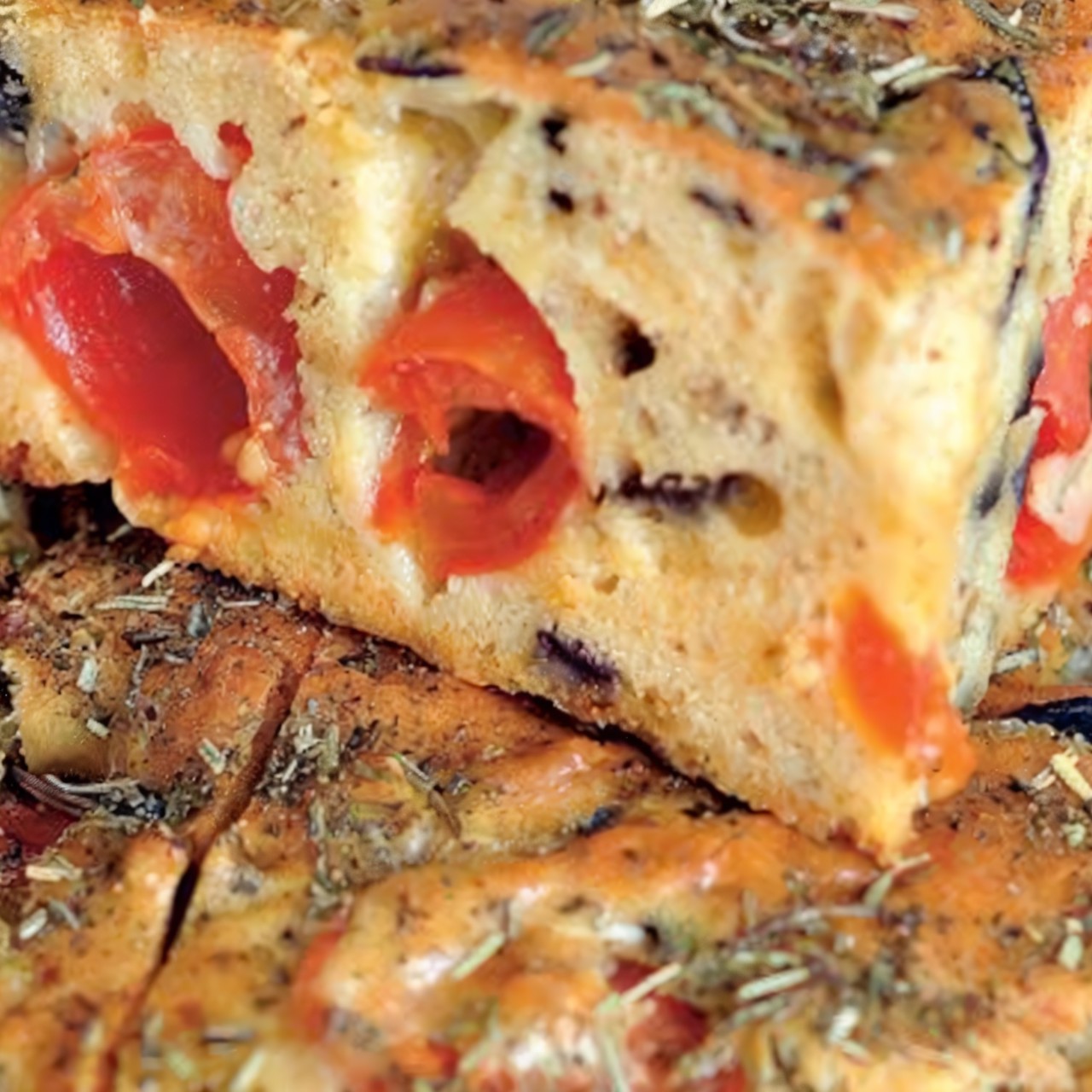 Закусочный кекс с баклажанами и помидорами