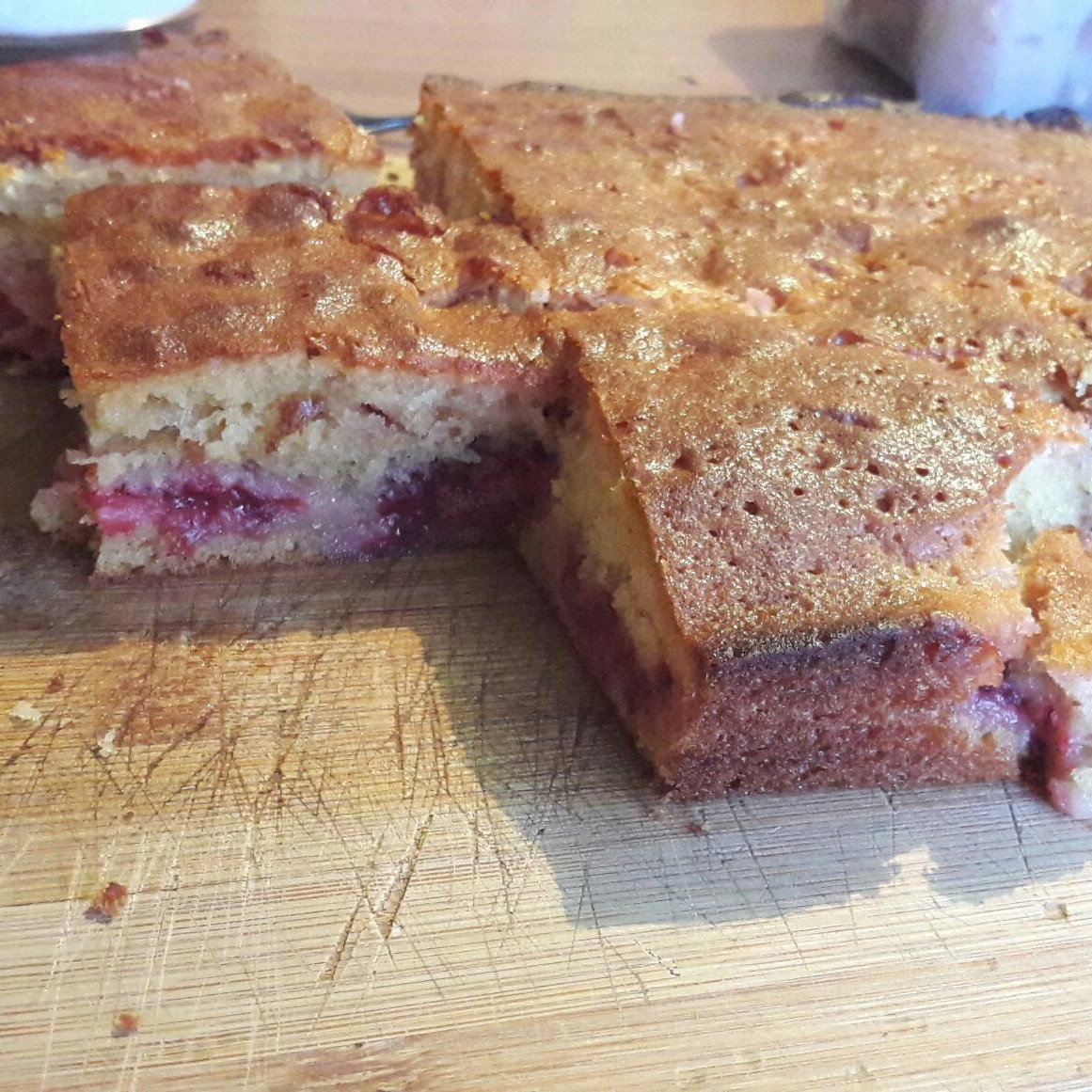 Заливной клубничный пирог