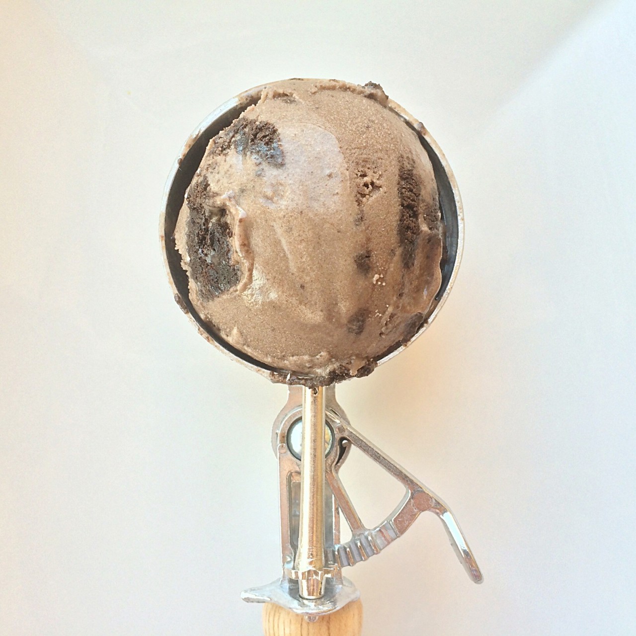 Замороженный йогурт с шоколадным печеньем