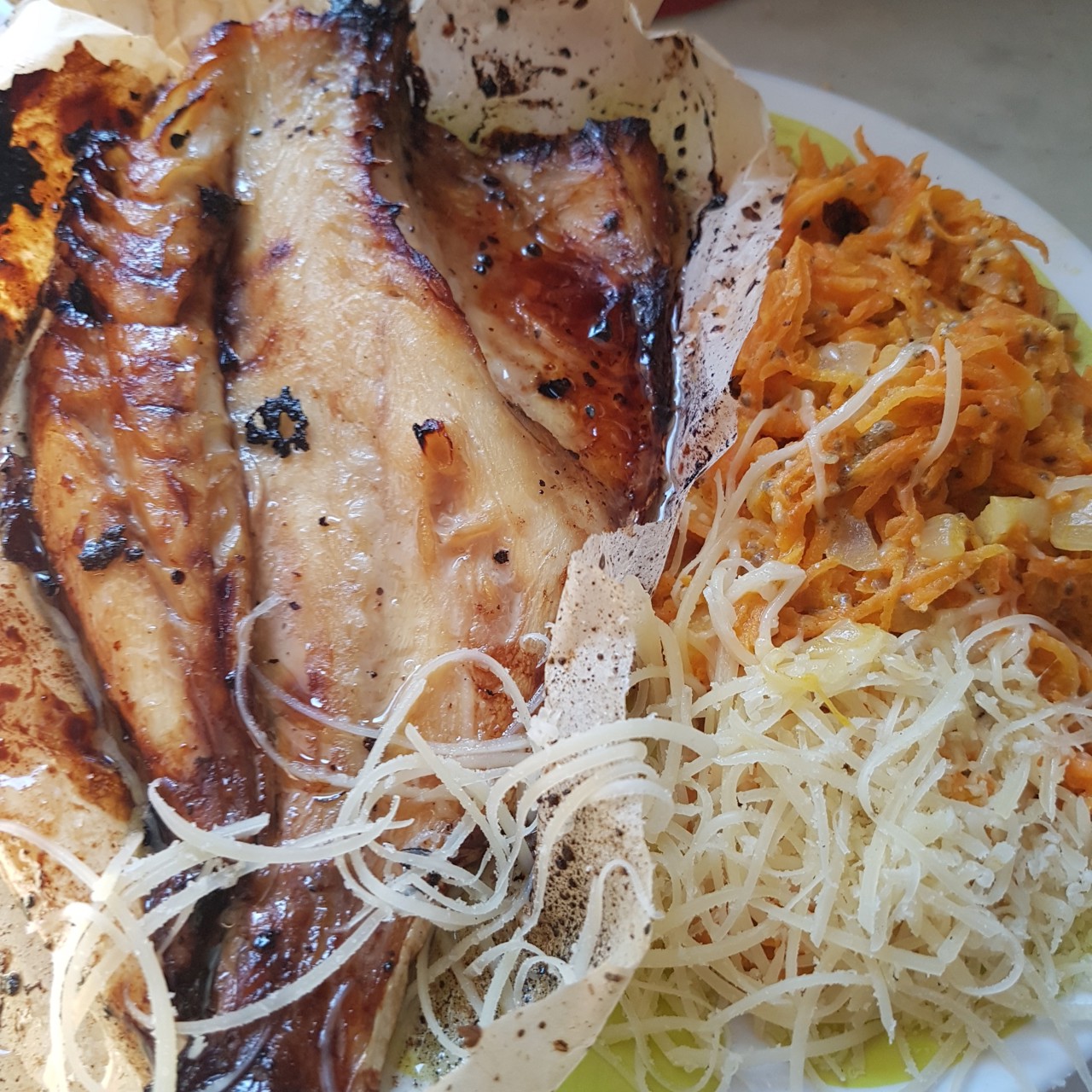 Запеченая теляпия с припущенной пряной морковью