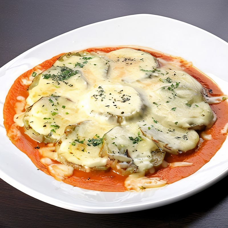 Запеченые баклажаны с травами, томатным соусом и пармезаном