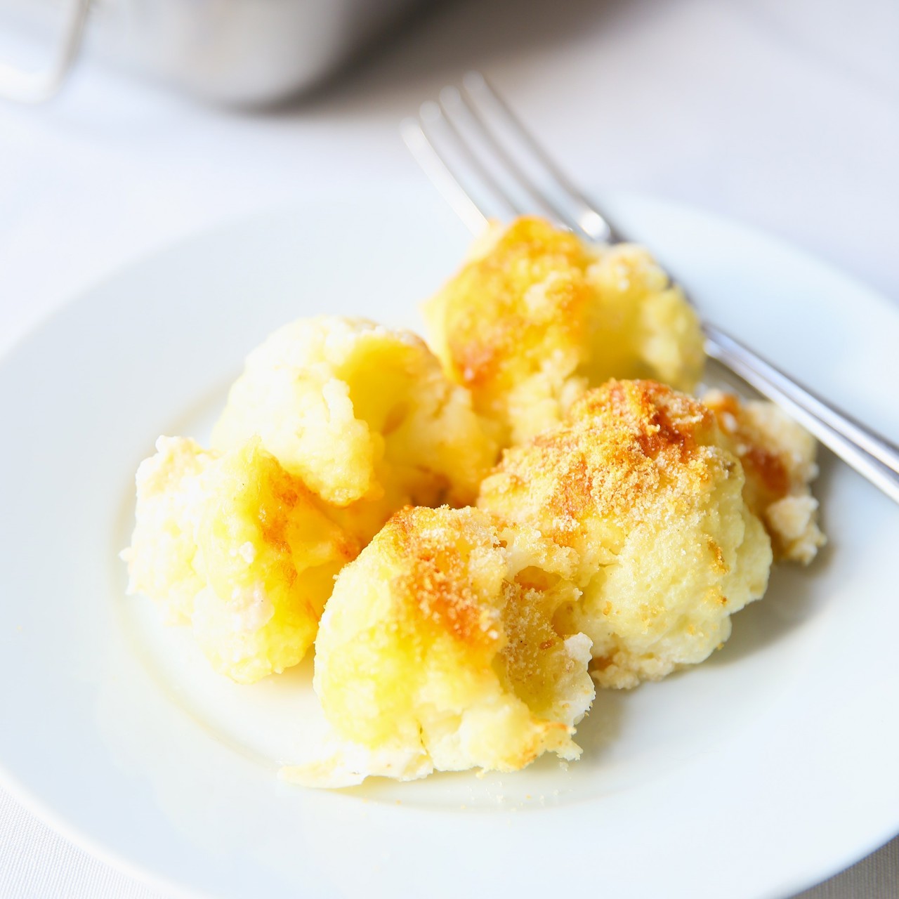 Запеченная цветная капуста под сливочно-сырным соусом