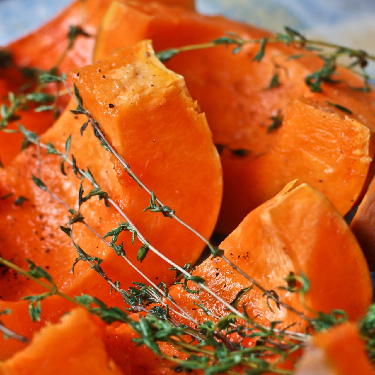 Запеченная тыква с травами