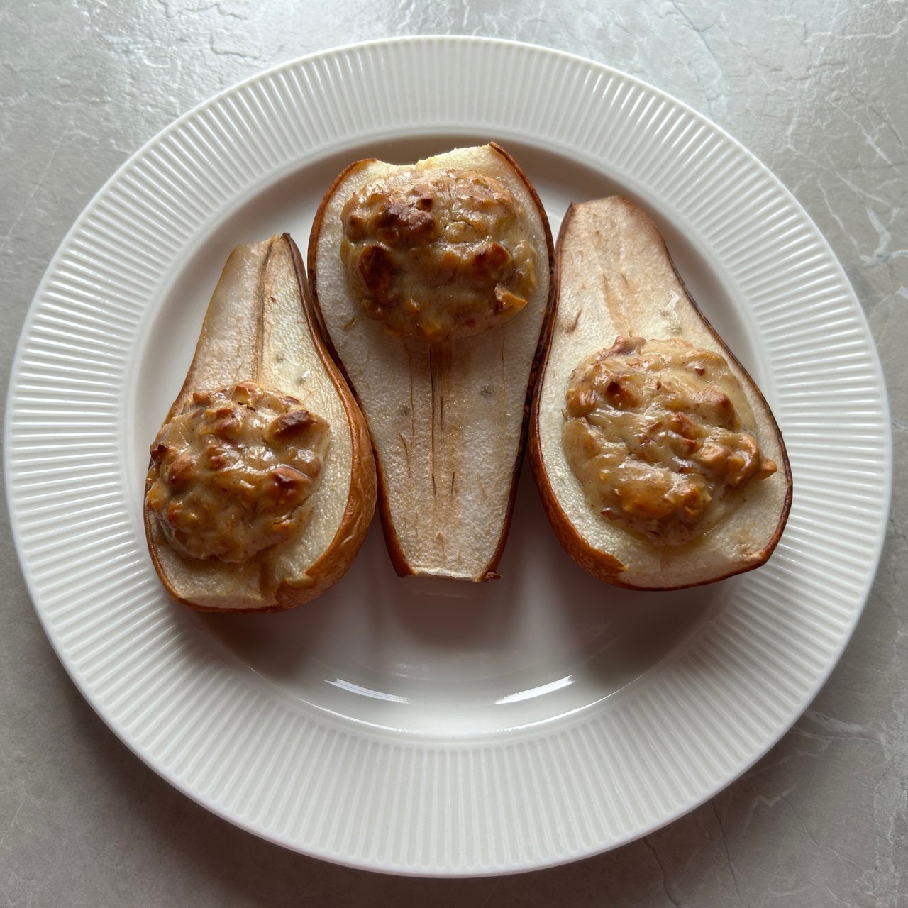 Запеченная груша с рикоттой