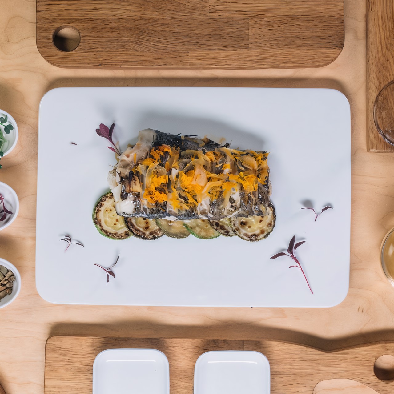 Запеченная тушка черного гренадера с овощами