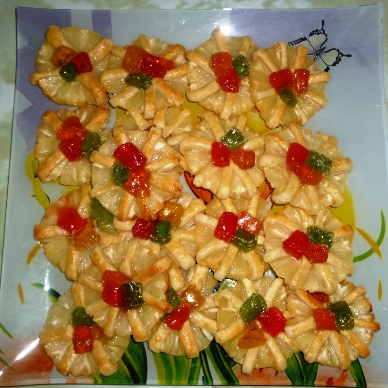 Запеченные ананасы в слоеном тесте