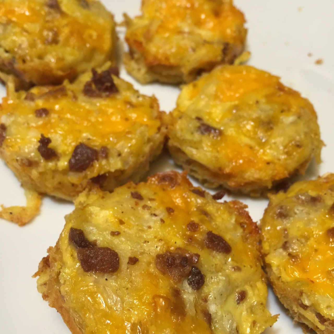 Запеченные картофельные байтсы с беконом и чеддером