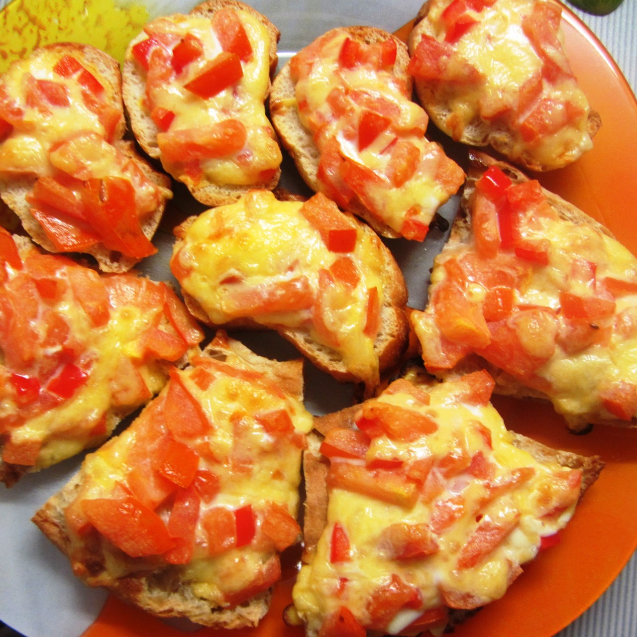 Запеченные тосты с паприкой