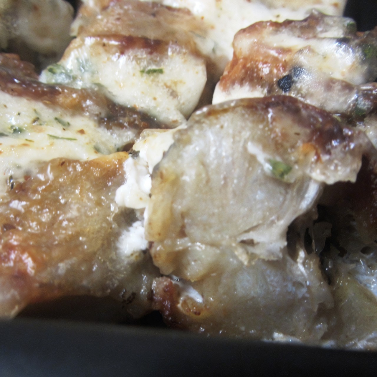 Запеченный минтай на луке и моркови