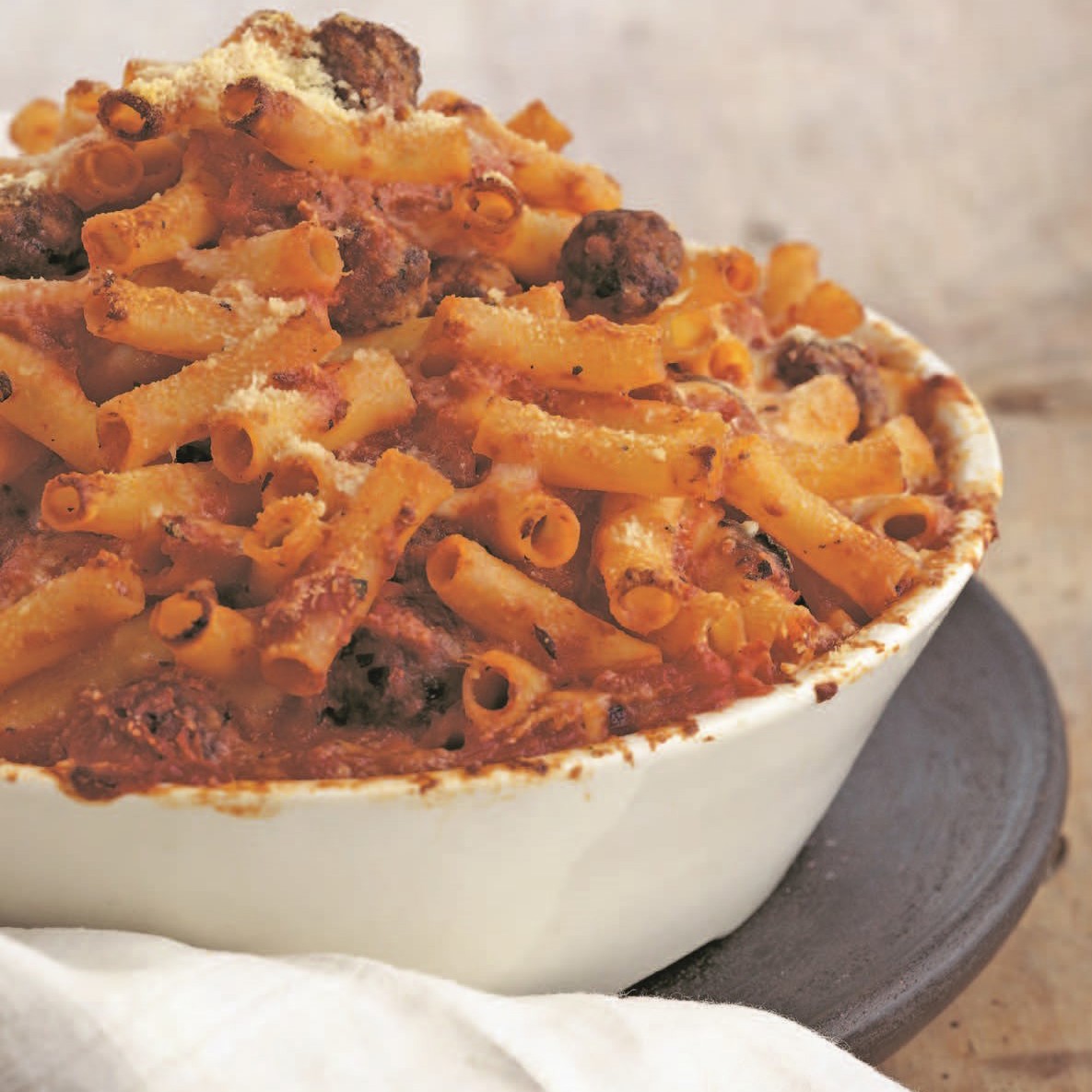 Запеченные зити с мелкими фрикадельками