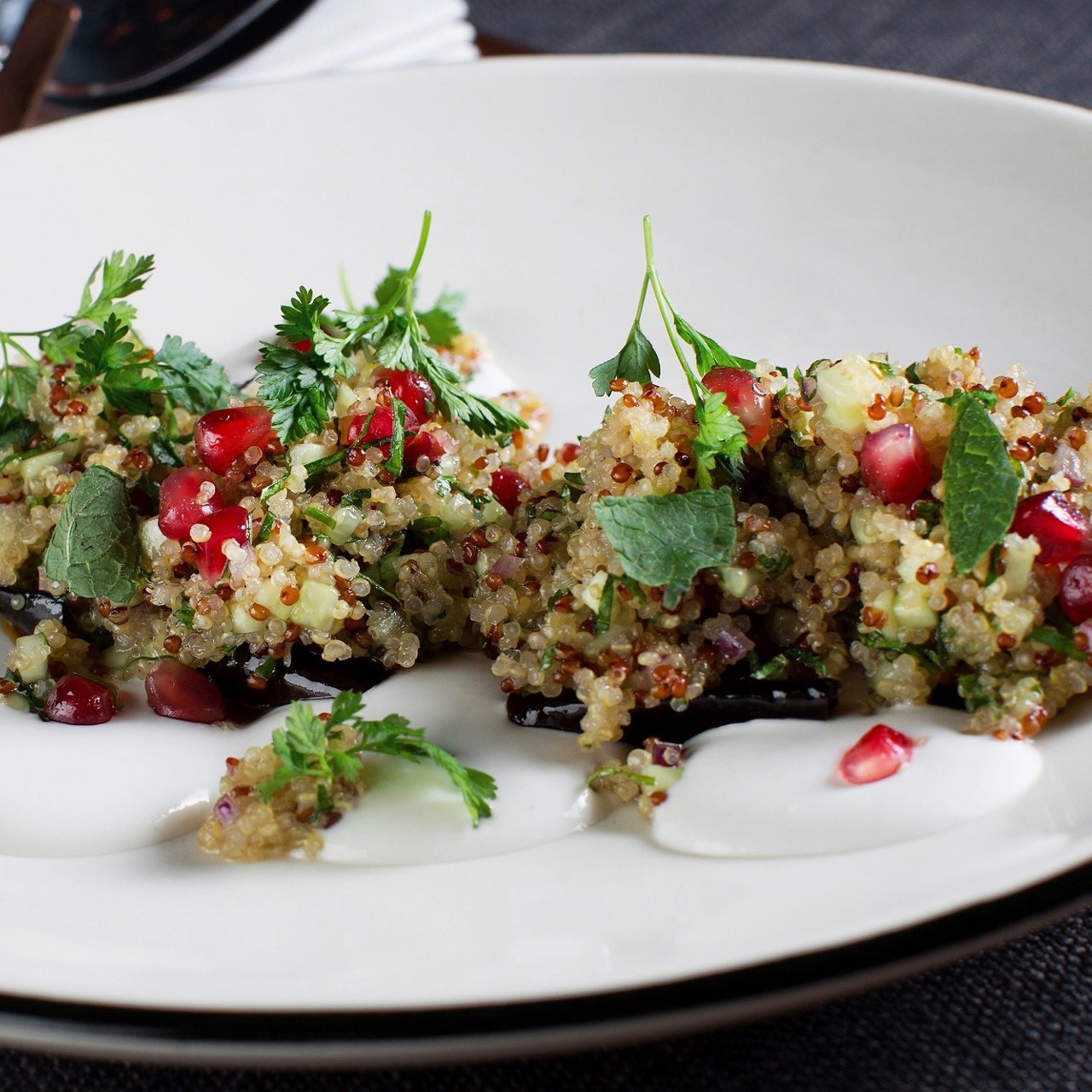 Запеченный баклажан с табуле из киноа