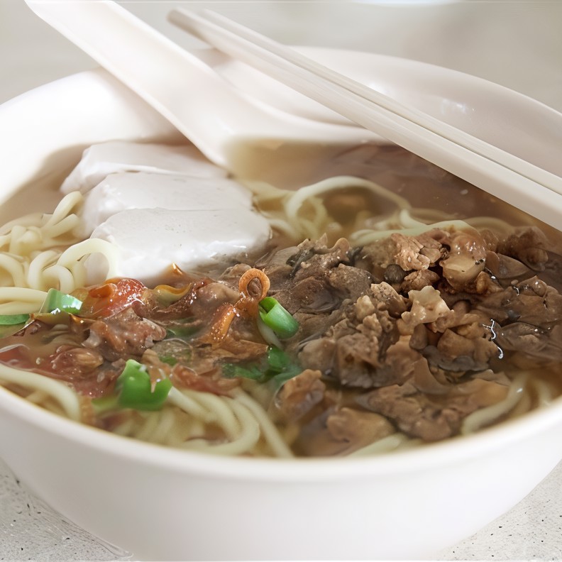 Запечная маринованная свинина с пятью специями, пак-чоем и лапшой рамен