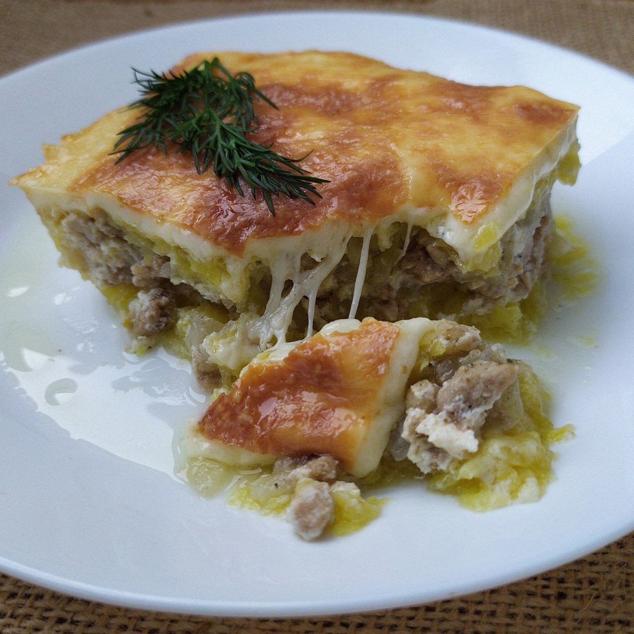 Запеканка из кабачков с фаршем и моцареллой