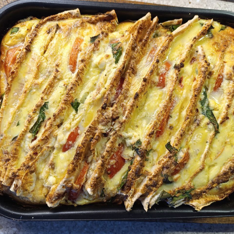 Запеканка из лаваша с помидором и шпинатом