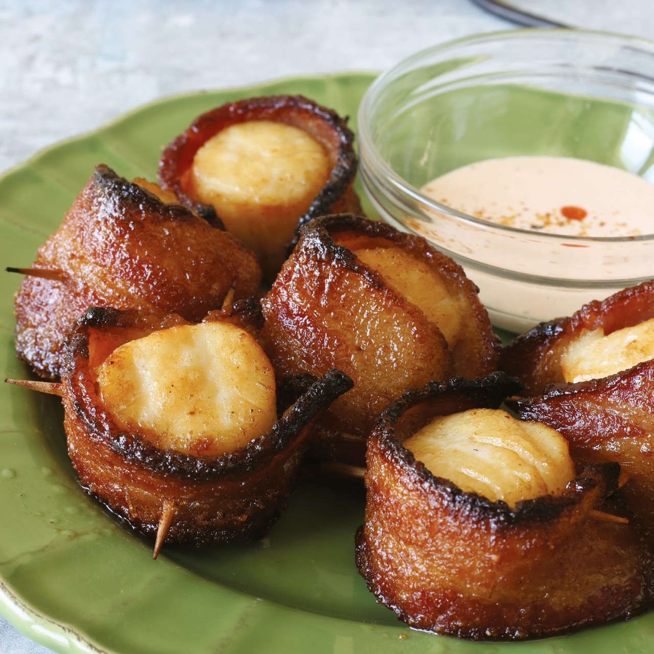 Завернутый в таинственное мясо ядерник (гребешки в беконе)