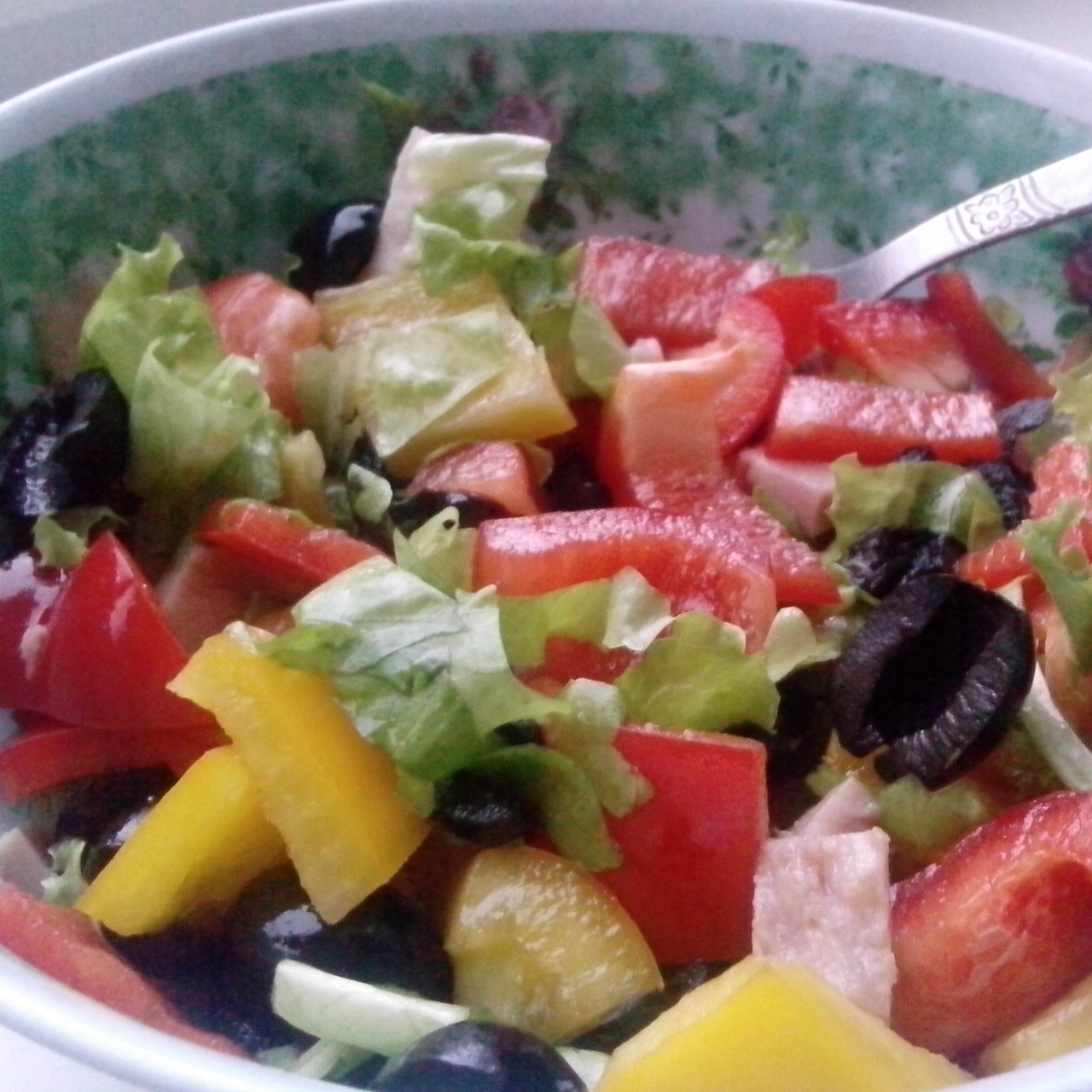 Зеленый салат со сладким перцем и беконом