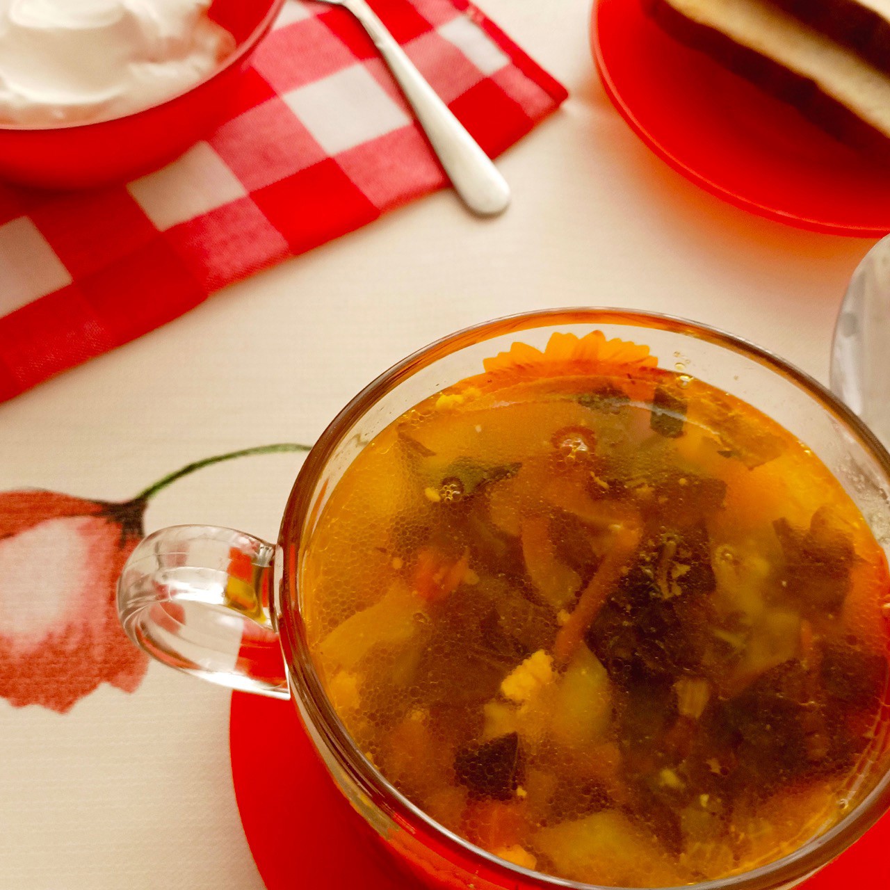 Зеленый борщ со щавелем