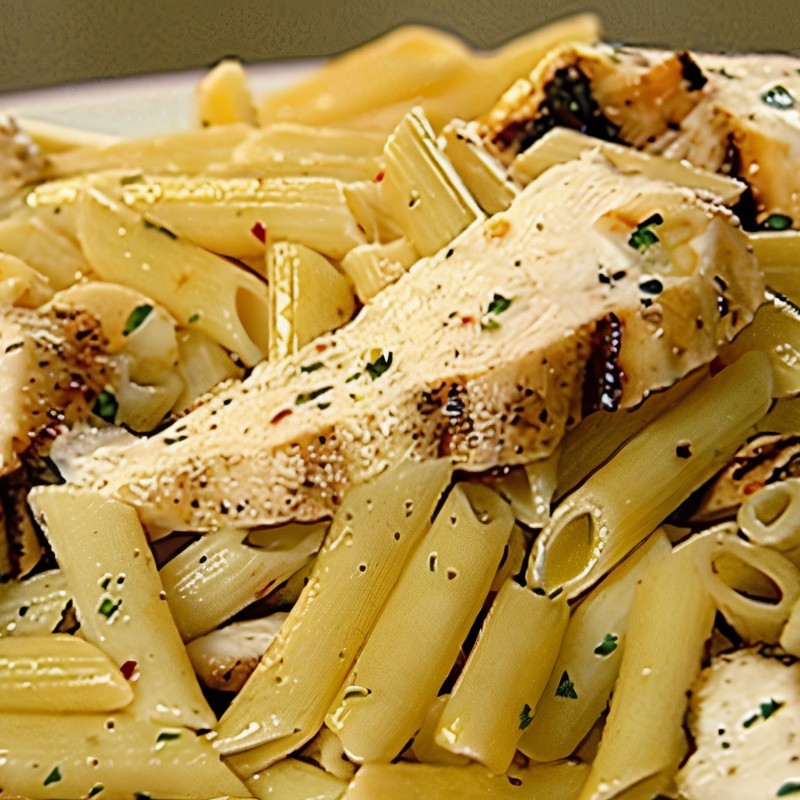 Жареная курица с макаронами и петрушкой