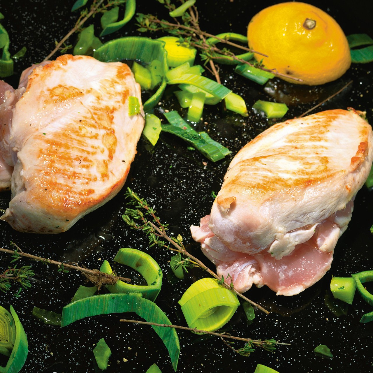 Жареная курица со спагетти из цукини