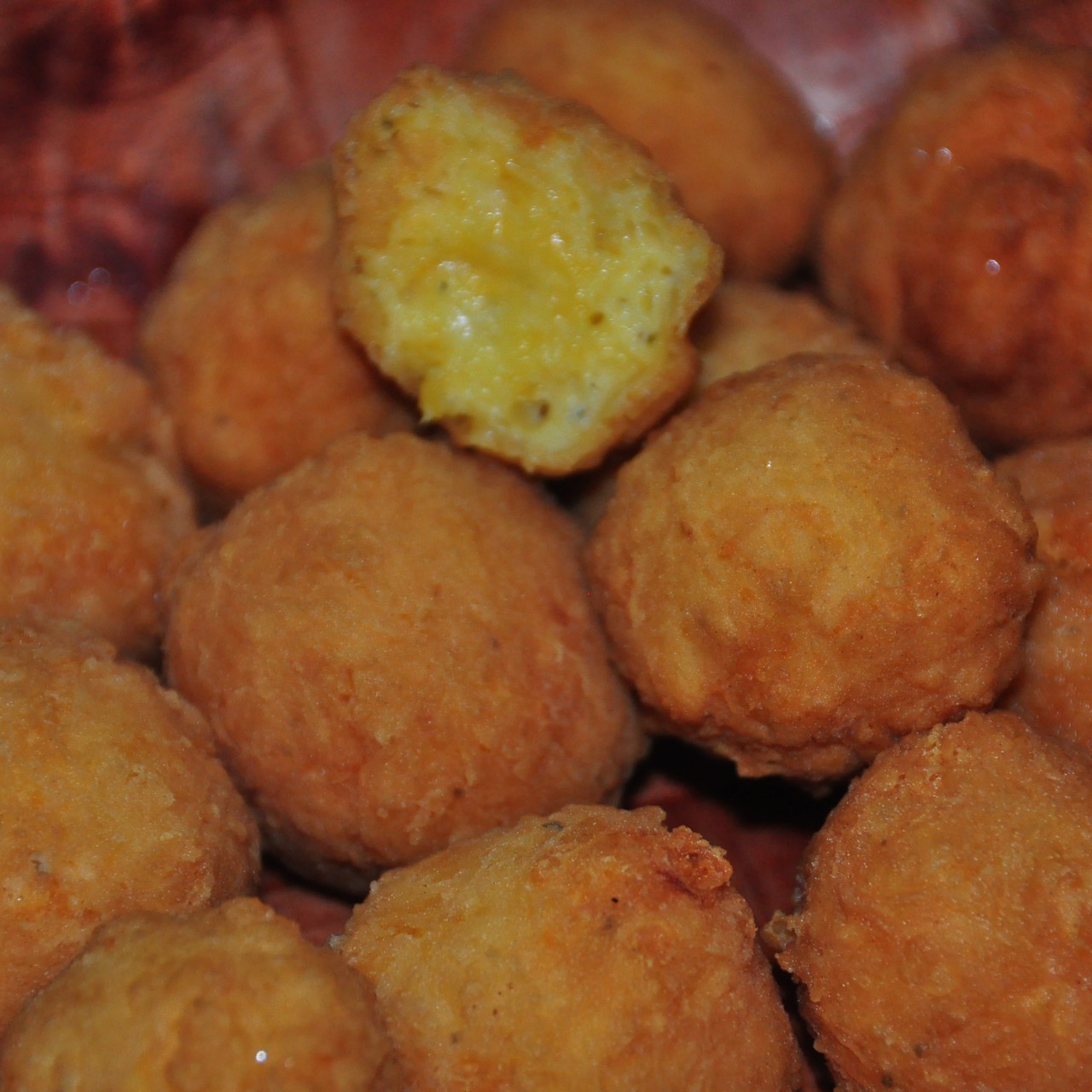 Жареные сырные шарики