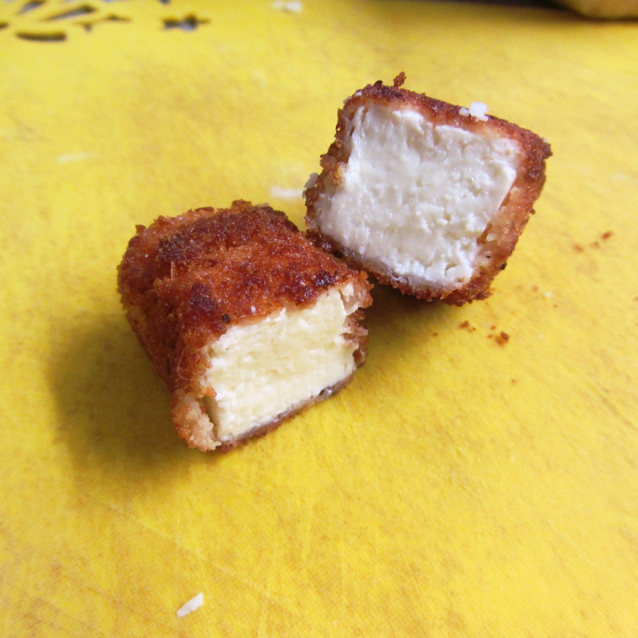 Жаренный в панировке адыгейский сыр