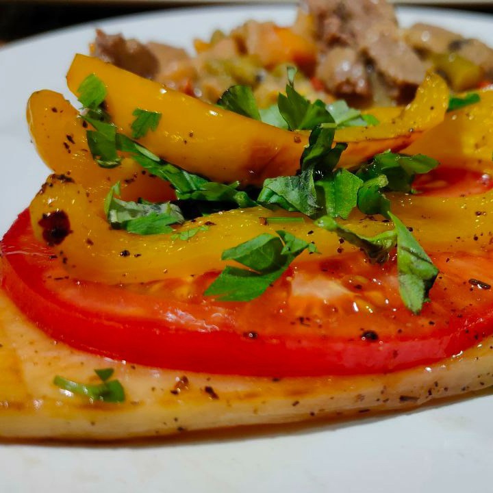 Жареные баклажаны с помидорами