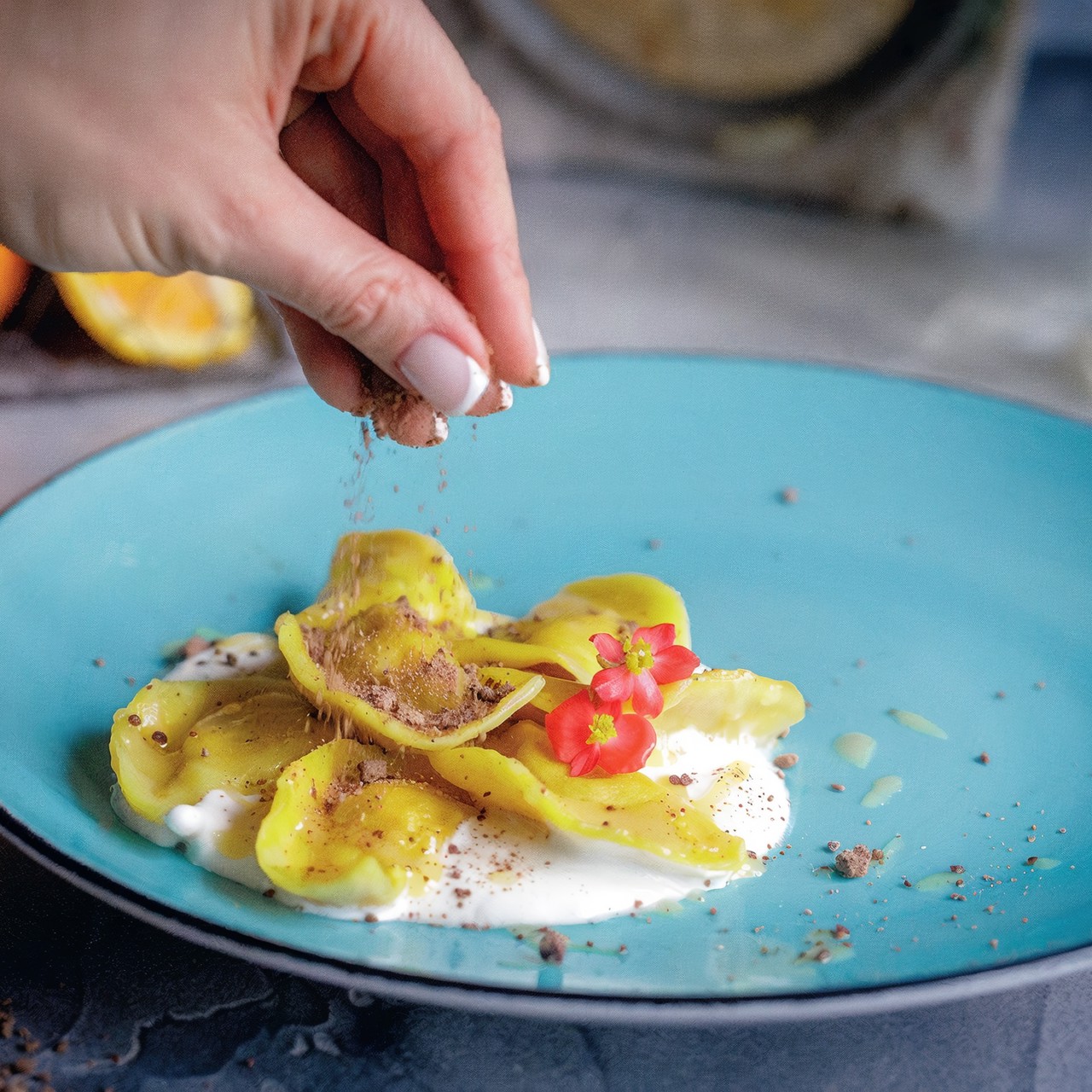 Желтые вареники с пряным бататом