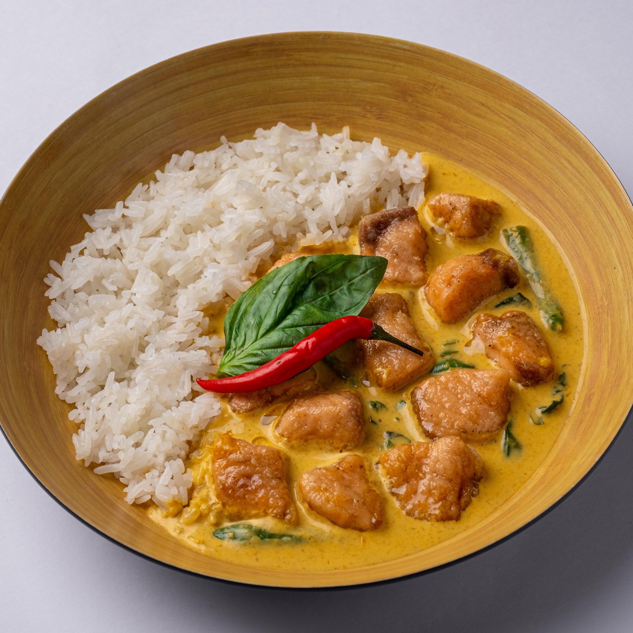 Желтое карри с лососем