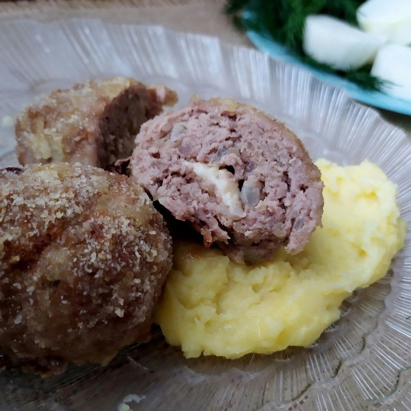 Зразы мясные с сыром в духовке