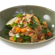 Пшеничная лапша со свининой и карри