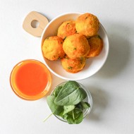 Аккра из желтого гороха с пальмовым маслом