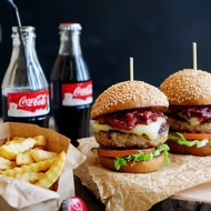 Американский бургер с курицей и беконом