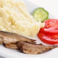 Анчоусы или кильки с картофелем