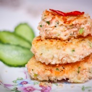 Английские котлеты с лососем, брокколи и картофельным пюре