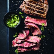 Антрекот с соусом чимичурри на гриле