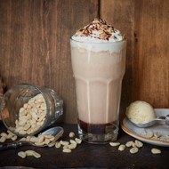 Арахисовый молочный коктейль