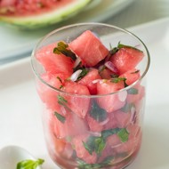 Арбузная сальса с красным луком и перцами халапеньо