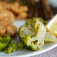 Ароматная брокколи с орегано и лимонным соком