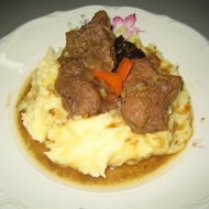 Ароматная томленая свинина с овощами