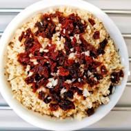 Ароматный кускус с томатами и чесноком