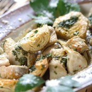 Артишоки в белом вине с петрушкой