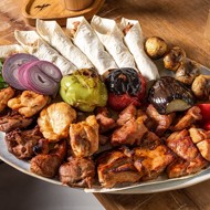 Ассорти шашлыков с соусом сацебели