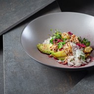 Авокадо гриль с киноа и помело