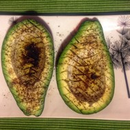 Авокадо с соком лайма и соевым соусом