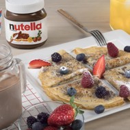 Ажурные блины с Nutella® и ягодами